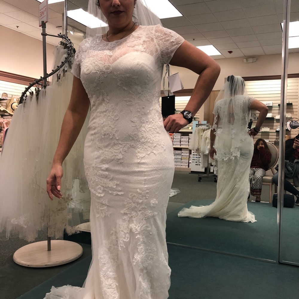 Brand new, NWT fiancé passed away. Vera Wang. - Picture 2 of 2